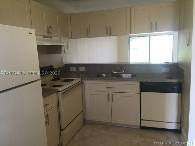 Building Photo - 9852 Nob Hill Ln