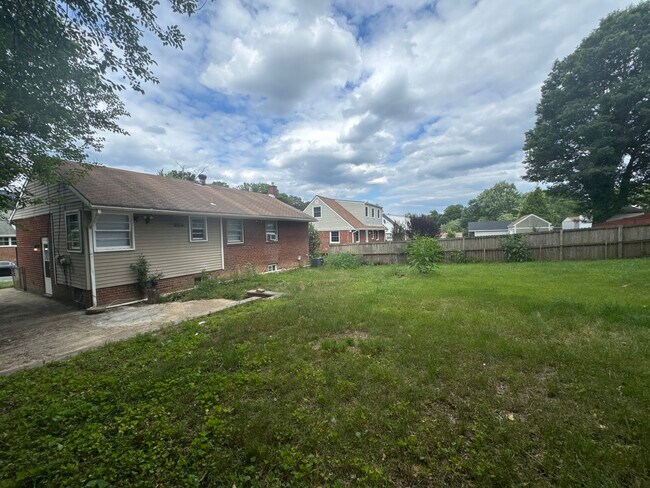 Building Photo - 6445 Fairborn Ter