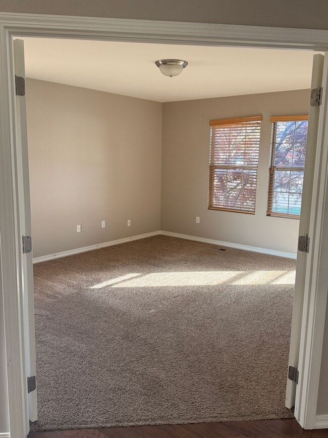 Foto del edificio - Bright & Spacious 5-Bedroom Home with 3-Car Garage – Available Now