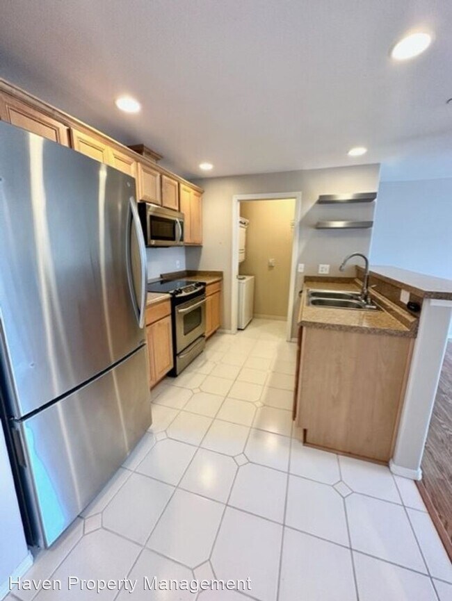 Building Photo - 2 br, 1 bath House - 15330 Sunwood Blvd #E303