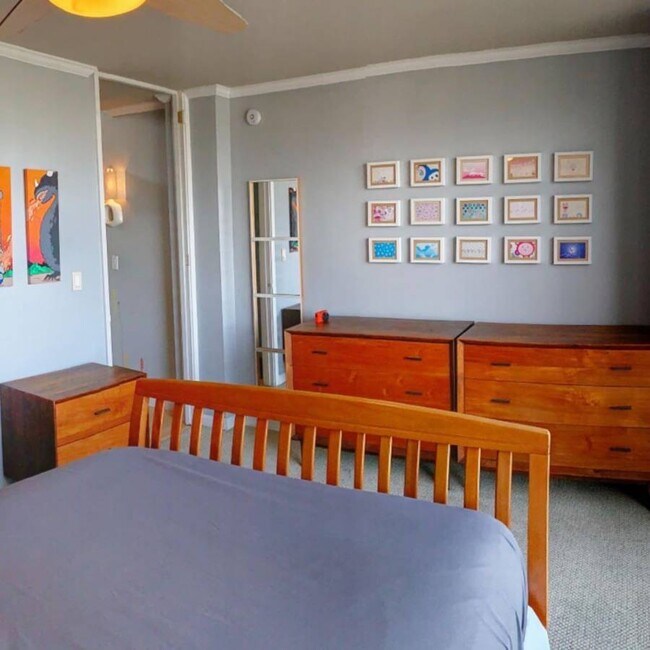 Bedroom - 555 University Ave
