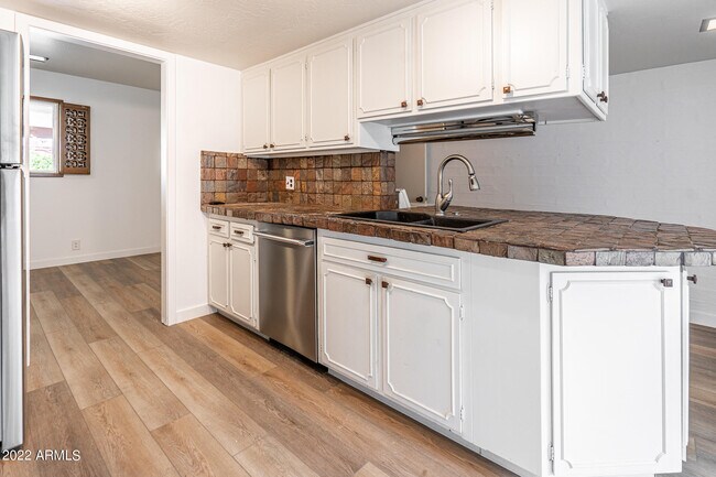 Building Photo - 29 Inner Cir