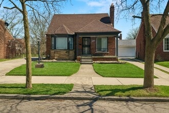 Building Photo - 3625 Chatsworth St