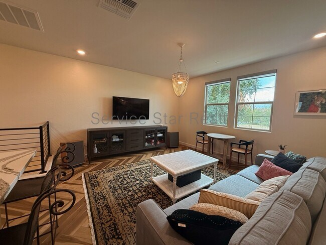 Building Photo - 2628 S Voyager Dr