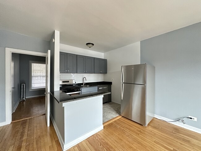 Foto del edificio - 5659 N Ridge Ave