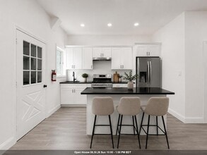Building Photo - 428 56th St