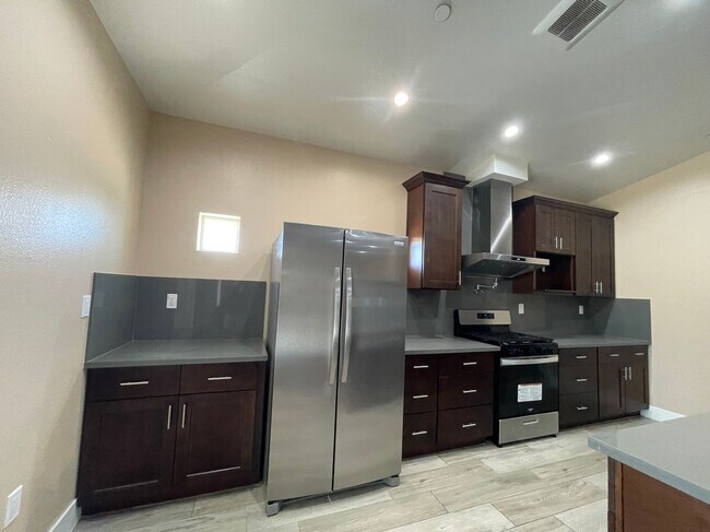 Building Photo - 17515 Live Oak St