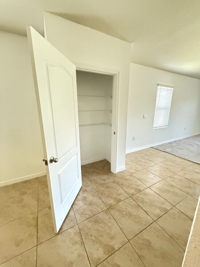 Building Photo - 800 Brooklet Dr