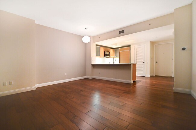 Building Photo - Turnberry Towers 2705W-City/Golf Course Vi...