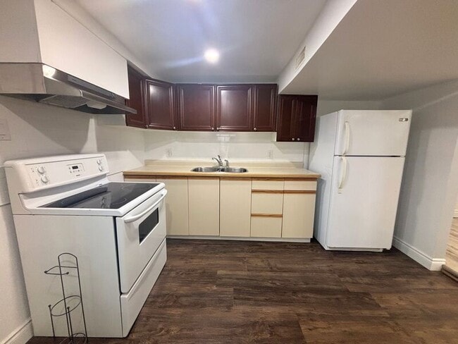 Building Photo - 115 Green Rd