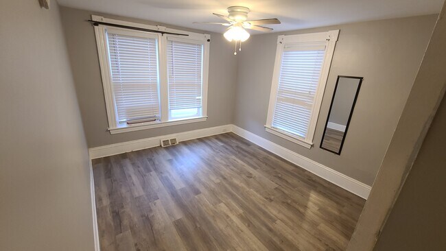 Dormitorio 1 - 501 Massabesic St