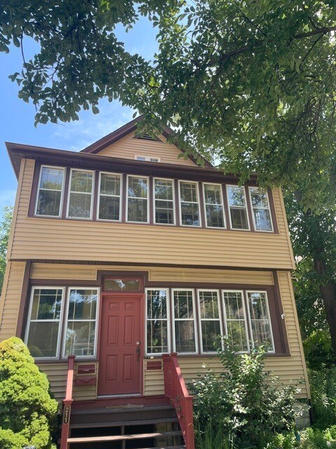 Foto del edificio - 211 N Larch Ave