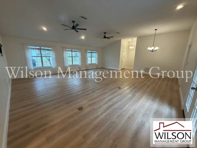 Building Photo - 2535 S Glen Eagles Dr