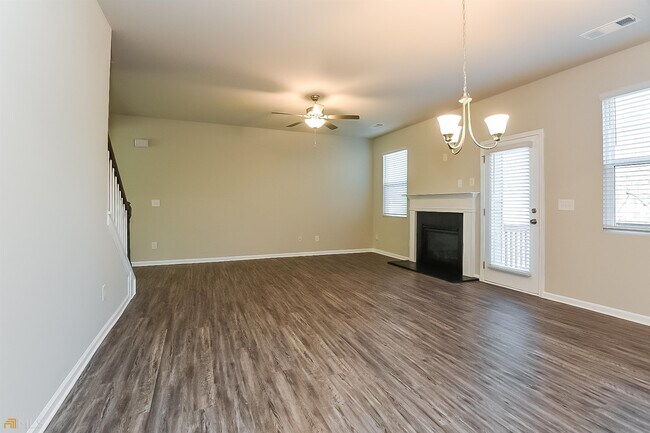 Building Photo - 263 Shoals Bridge Rd