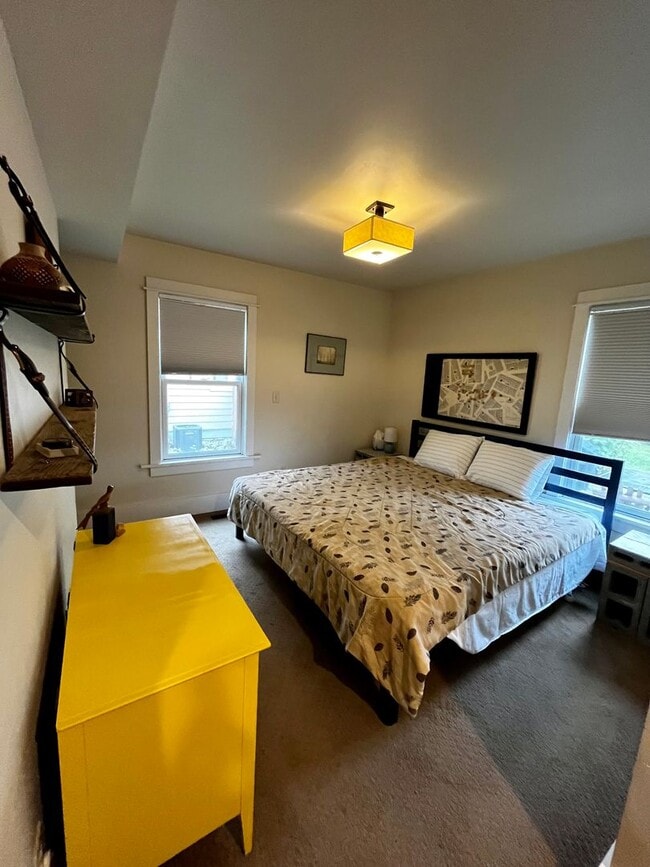 Building Photo - 307 S 8th Ave