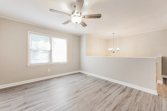 Building Photo - Don't Miss Out on This Simpsonville Gem!
