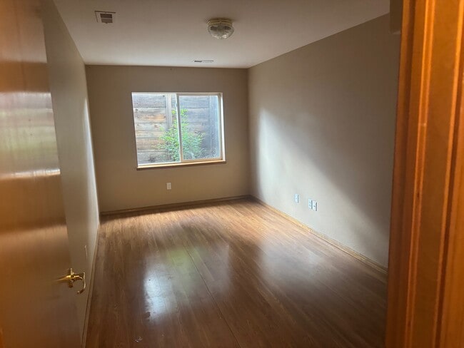 Building Photo - 5514 Saxon Ln