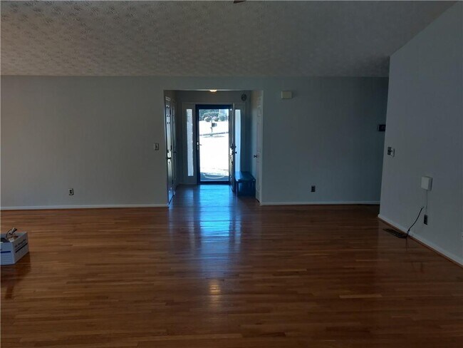 Building Photo - 32 St Aurics Dr