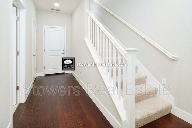 Building Photo - 3092 Maguire Way