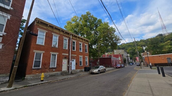 Building Photo - 2131 Staebler St