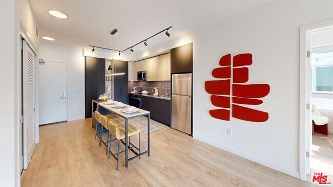 Foto del edificio - 2455 Overland Ave