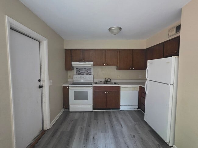 Building Photo - 1769 Tall Pines Cir