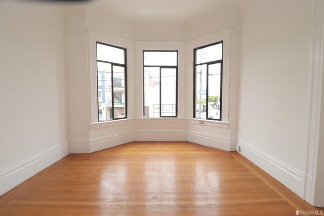 Building Photo - 602 5th Ave