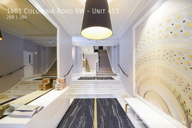 Foto del edificio - Top Floor Newly Renovated Two Bedroom In t...