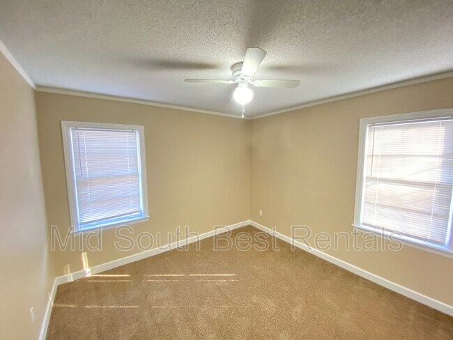 Foto del edificio - 1483 Rolling Hills Dr