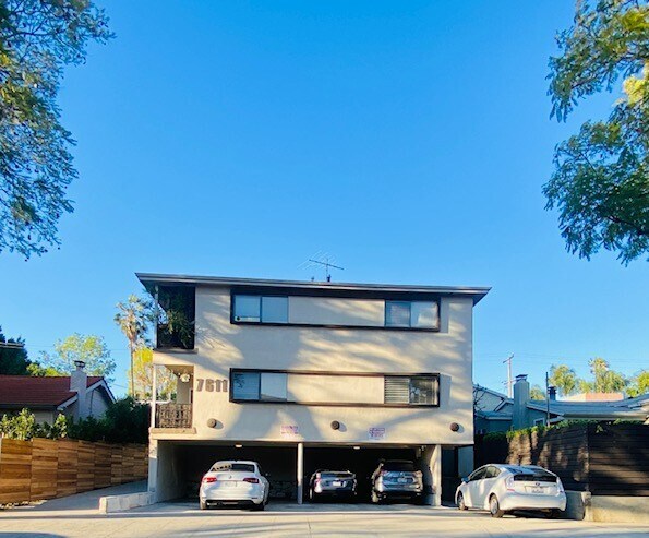 Foto principal - 7611 Lexington Ave