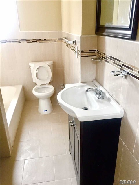 Foto del edificio - 66-30 64th St