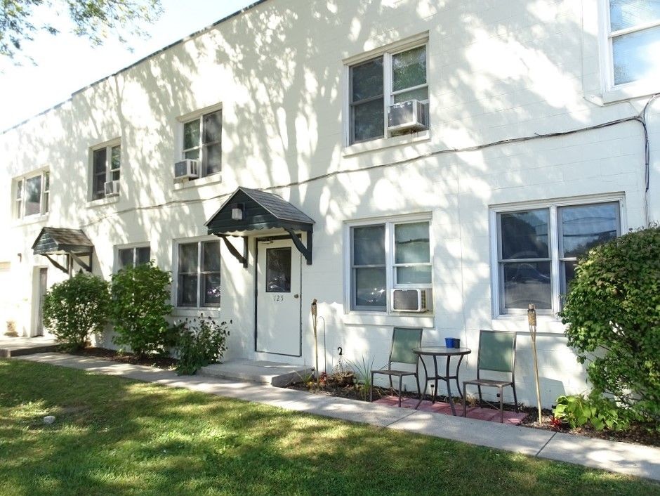 Primary Photo - 127 Lake St