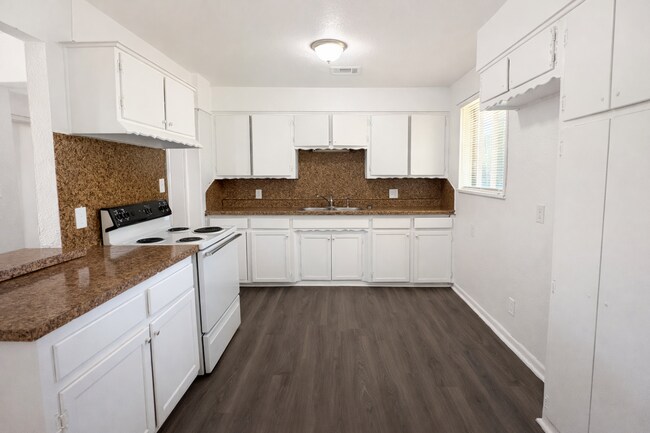 Foto del edificio - 2333 Becker Pl