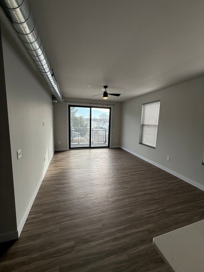 Interior Photo - Seven1Five