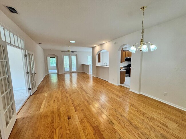 Building Photo - 20634 Queen Alexandra Dr