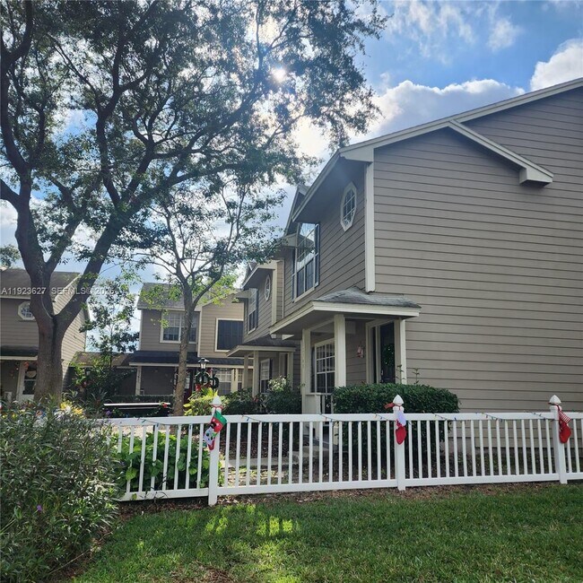 Foto del edificio - 12368 Shady Spring Way