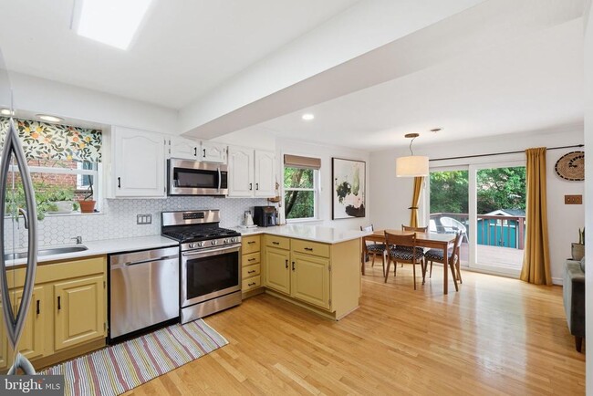 Foto del edificio - 8007 Wildwood Dr