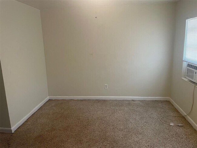 Building Photo - 1515 9th Ave W