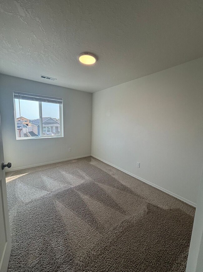 Foto del edificio - ? Ready for move in and will work with low...