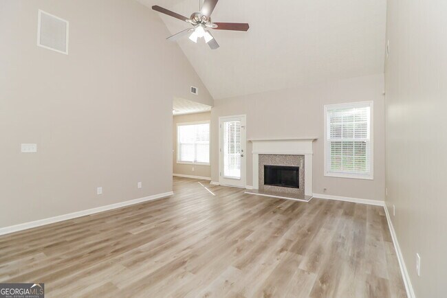 Building Photo - 2975 Northcliff Dr