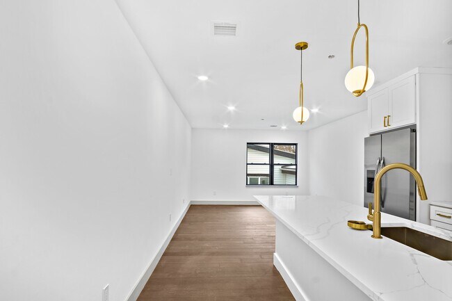 Foto del edificio - 127 E Cottage St