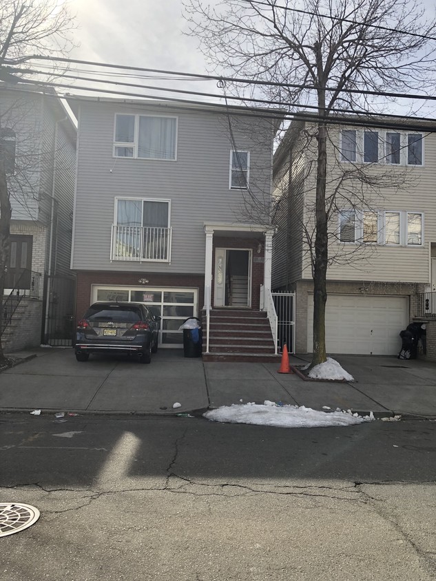Primary Photo - 157 Chestnut St