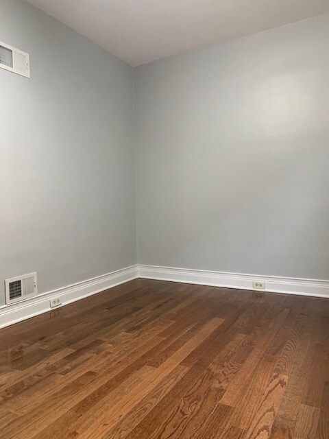 Foto del edificio - 5465 N Parkside Ave