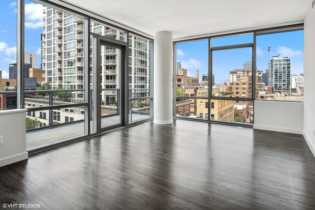 Building Photo - 640 N Wells St