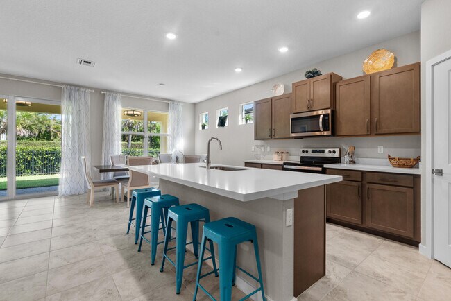Building Photo - 4491 NW Oakleaf Ct
