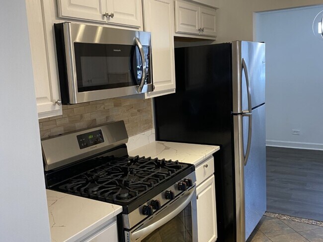 Building Photo - 1143 S Park Terrace