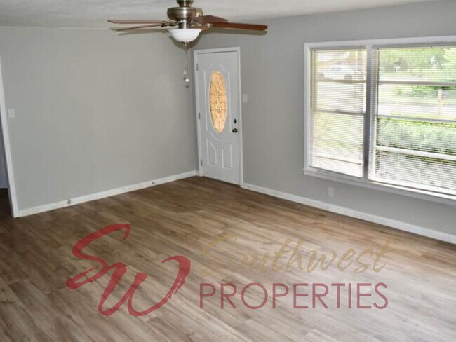 Foto del edificio - Cute 3 Bed / 2 Bath Close to Campus | Water & Lawncare Included