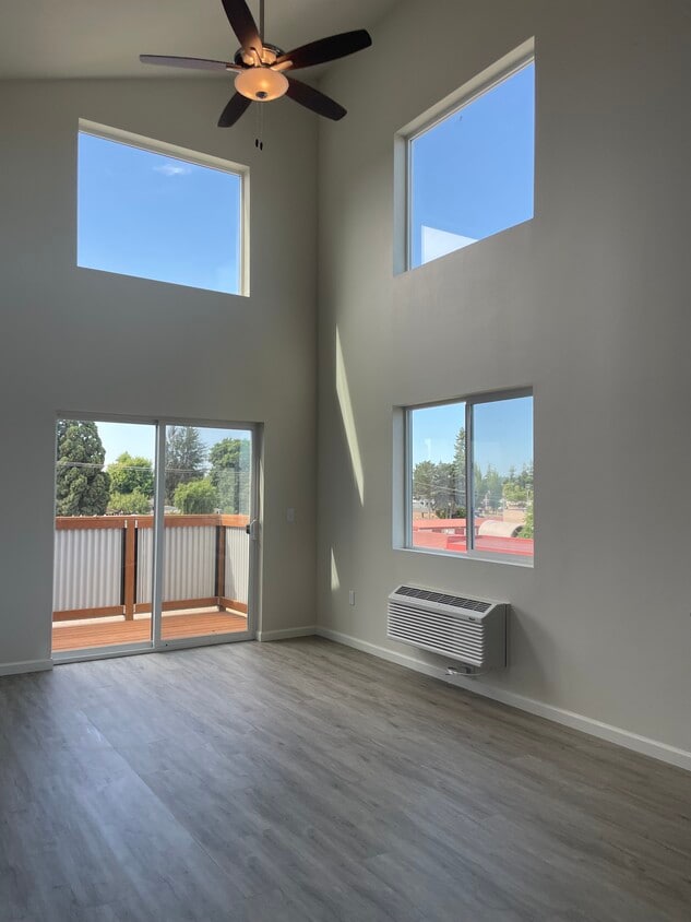 Plymouth Duster Apartments in Keizer, OR