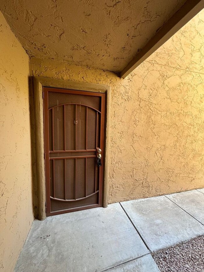 Building Photo - Nice 1 bedroom Scottsdale