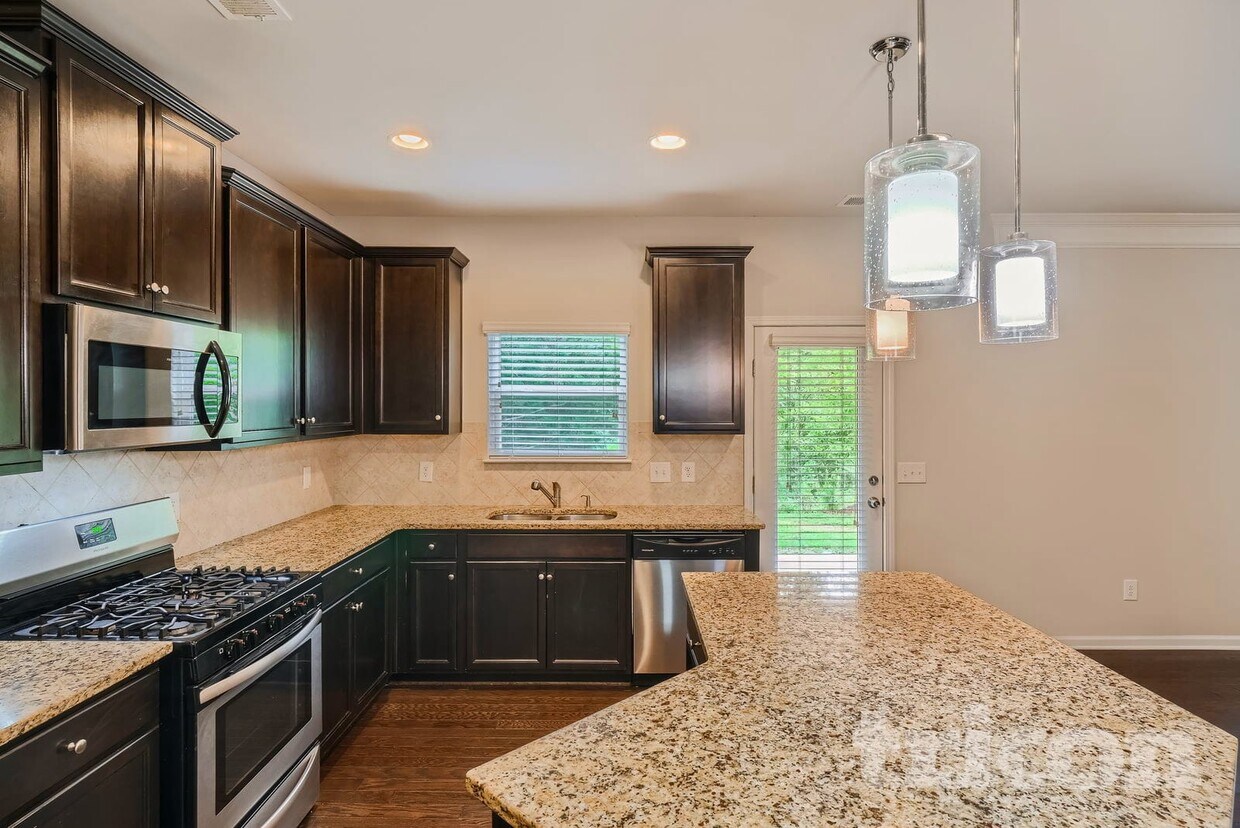 Foto principal - 451 Fredrick Dr